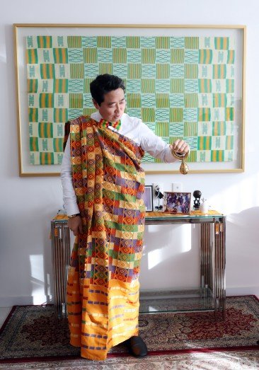 가나 전통 의상 입은 최고조 주한 가나대사 (출처=연합뉴스)