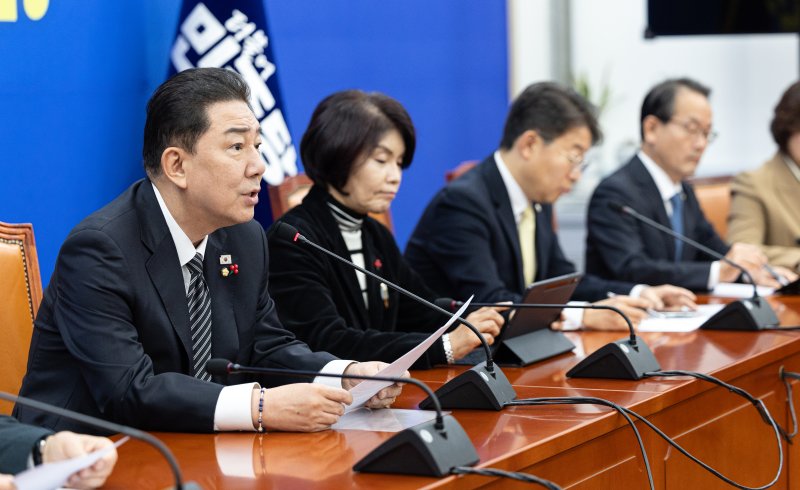 김병기 더불어민주당 원내대표가 11일 서울 여의도 국회에서 열린 정책조정회의에서 모두발언하고 있다. 2025.12.11/뉴스1 ⓒ News1 이승배 기자