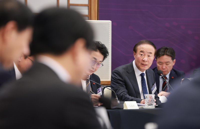 [서울=뉴시스] 고범준 기자 = 전영현 삼성전자 부회장이 10일 서울 용산 대통령실 청사에서 열린 AI 시대의 K-반도체 비전과 육성전략 보고회에서 발언하고 있다. 2025.12.10. bjko@newsis.com