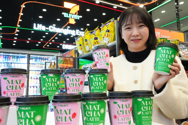 [서울=뉴시스] 세븐셀렉트 말차라떼 2종.(사진=세븐일레븐 제공) *재판매 및 DB 금지