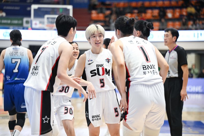 부산 BNK 선수들. (WKBL 제공)