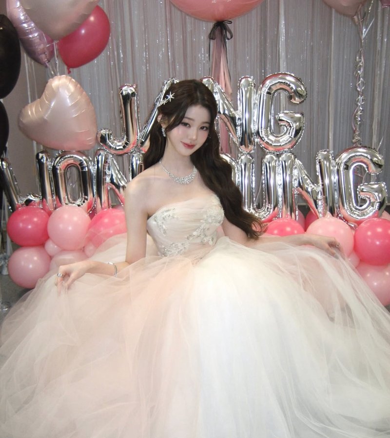 아이브 장원영, 백조 하트와 함께한 우아한 변신…순백 드레스 비주얼 [N샷]