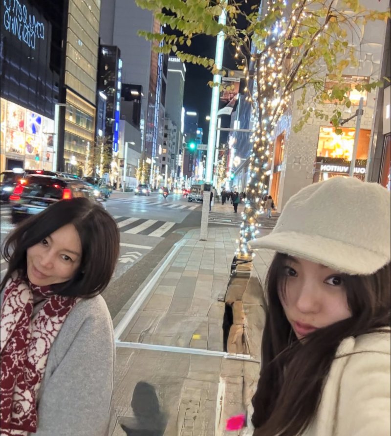 황신혜, 딸 이진이와 '크리스마스 준비'…자매 같은 모녀 [N샷]