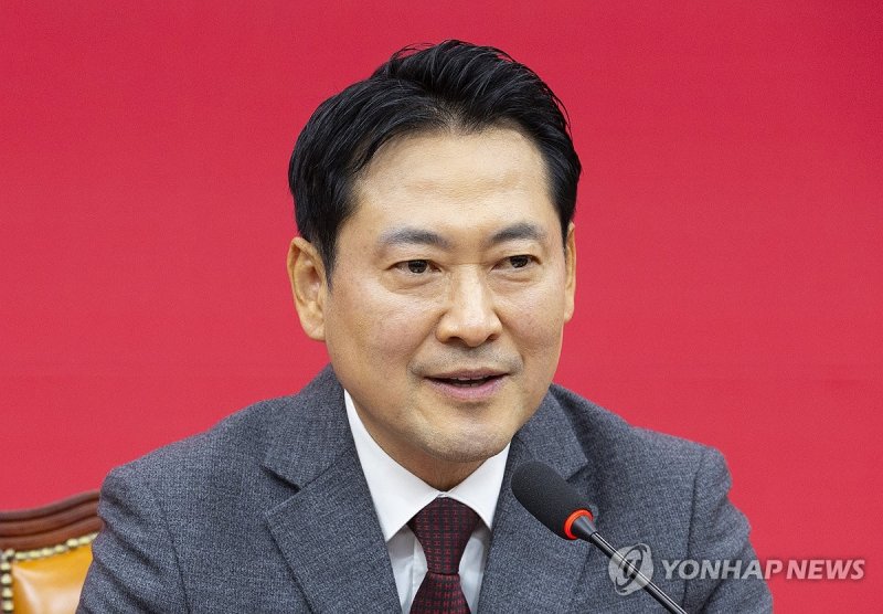 주한 미 대사 대리에게 인사말 하는 장동혁 대표 (출처=연합뉴스)