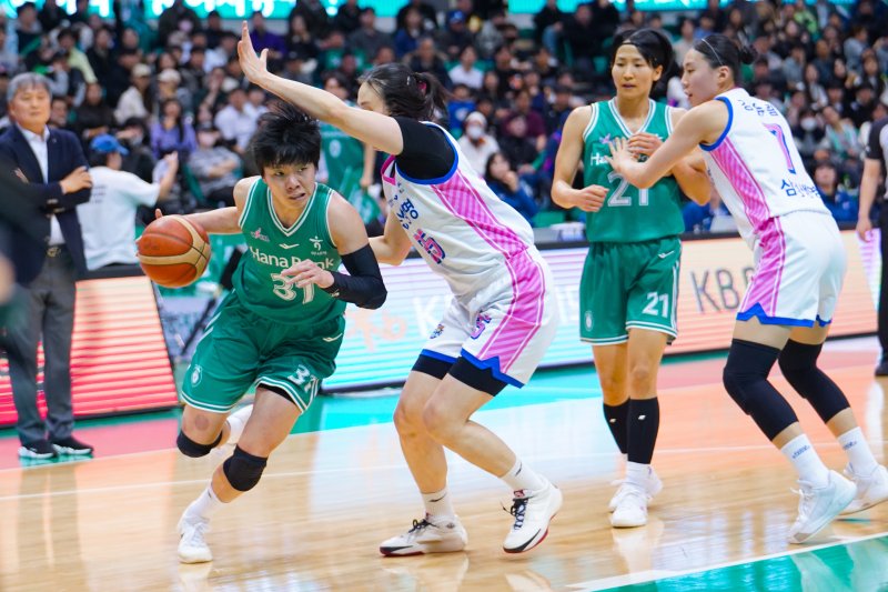 [서울=뉴시스] 여자프로농구 부천 하나은행의 진안. (사진=WKBL 제공) *재판매 및 DB 금지