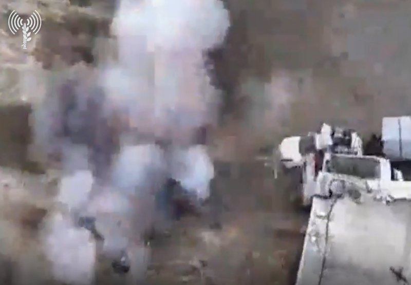 [서울=뉴시스] 이스라엘방위군(IDF)이 13일(현지 시간) 가자지구 가자시티에서 라드 사드 하마스 최고 지휘관을 사살했다고 밝혔다. 사진은 IDF가 공개한 공습 영상. (사진=IDF 영상 갈무리) 2025.12.14. *재판매 및 DB 금지