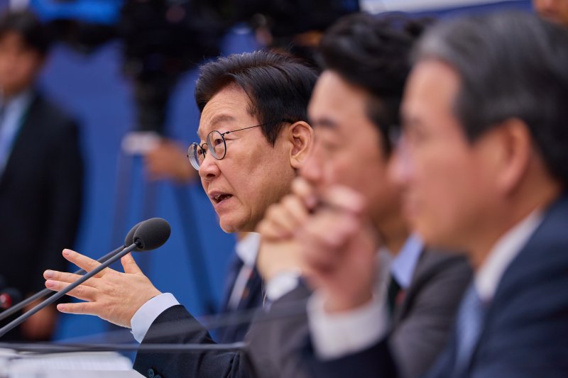 이재명 대통령이 12일 세종시 정부세종컨벤션센터에서 열린 국토교통부 업무보고에서 발언하고 있다. (대통령실 제공. 재판매 및 DB 금지) 2025.12.12/뉴스1 ⓒ News1 이재명 기자