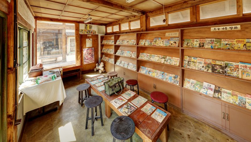 [서울=뉴시스] 국립민속박물관 추억의 거리 '고바우 만화방' 내부. (사진=국립민속박물관 제공) 2025.12.13. photo@newsis.com *재판매 및 DB 금지