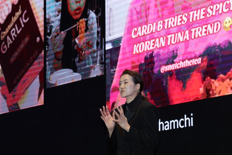 조현민 한진 사장이 9일 오후 서울 용산구 드래곤시티호텔에서 열린 '한진 언박싱데이 2025'에서 K-뷰티의 성공 비결에 대해 설명하고 있다. 2025.12.9/뉴스1 ⓒ News1 이광호 기자