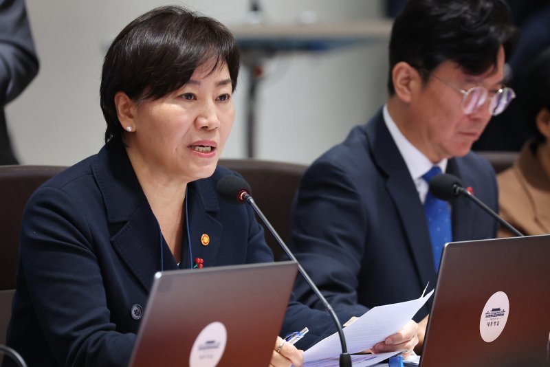 [서울=뉴시스] 고범준 기자 = 송미령 농림축산식품부 장관이 9일 서울 용산 대통령실 청사에서 열린 국무회의에서 발언하고 있다. (대통령실통신사진기자단) 2025.12.09. bjko@newsis.com