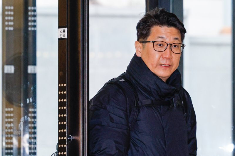 문지석 광주지검 부장검사가 14일 오전 서울 서초구 안권섭 특별검사팀 사무실에서 '쿠팡 일용직 노동자 퇴직금 미지급 사건' 관련 참고인 신분으로 두 번째 조사를 받기 위해 출석하고 있다. 2025.12.14/뉴스1 ⓒ News1 안은나 기자