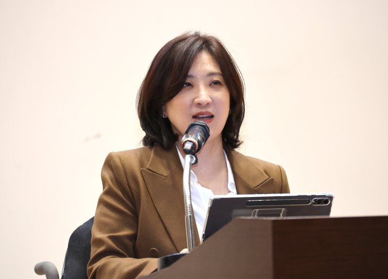 [서울=뉴시스] 김금보 기자 = 최보윤 국민의힘 의원이 3일 오후 서울 여의도 국회 의원회관에서 열린 2025 국제 장애인 문화예술 교류대회에서 축사를 하고 있다. 2025.11.03. kgb@newsis.com