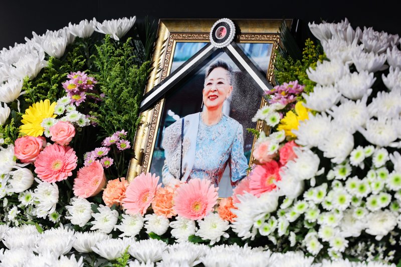 [서울=뉴시스] 황준선 기자 = 11일 오후 서울 중구 충무로 서울영화센터에 배우 고(故) 김지미 추모 공간이 마련돼 있다. 2025.12.11. hwang@newsis.com