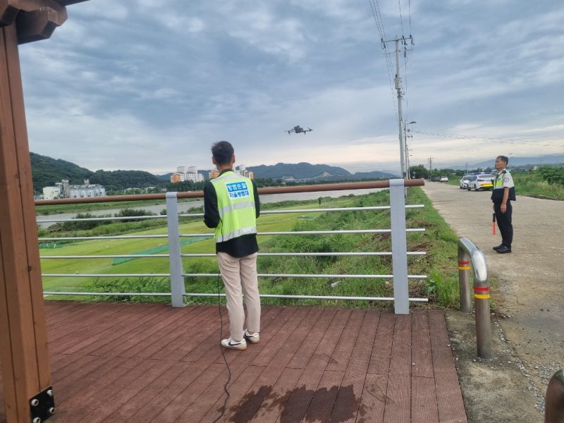 충주경찰서 드론 자율방범대 실종자 수색.(충주경찰서 제공. 재판매 및 DB금지)/뉴스1