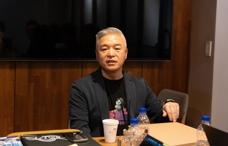 김병수 루시드프로모 대표가 서울 서초구 본사에서 회사소개를 하고 있다. (메인비즈협회 제공)