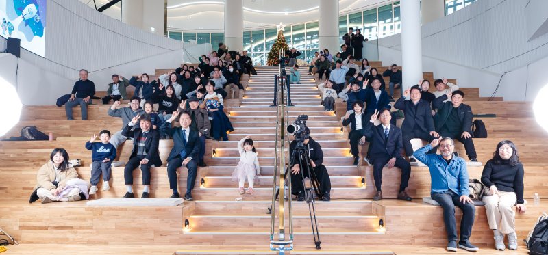 [수원=뉴시스] 13일 오후 경기도서관에서 개최된 경기기후위성 성공 기념식. (사진=경기도 제공) 2025.12.14. photo@newsis.com *재판매 및 DB 금지