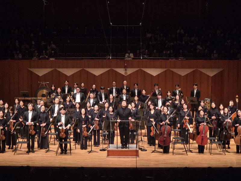 [서울=뉴시스] 조기용 기자 = 12일 서울 서초구 예술의전당에서 '경기필하모닉 마스터즈 시리즈 Ⅵ-비창'이 열렸다. 2025.12.14. excuseme@newsis.com