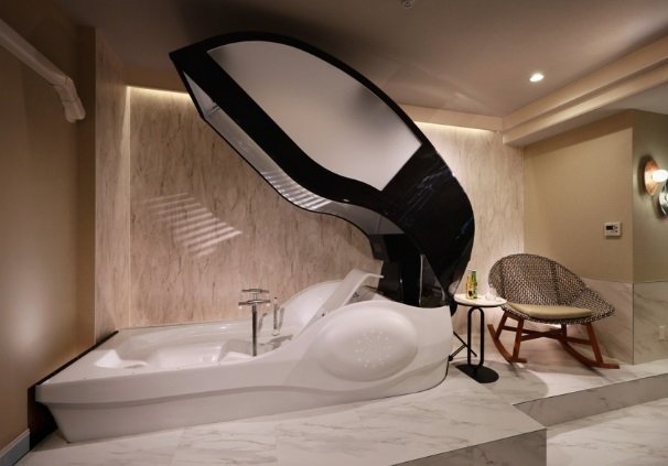 일본 오사카 난바 소재 도톤보리 크리스탈 호텔3에 설치된 '인간세탁기'. /사진=호텔 홈페이지 갈무리