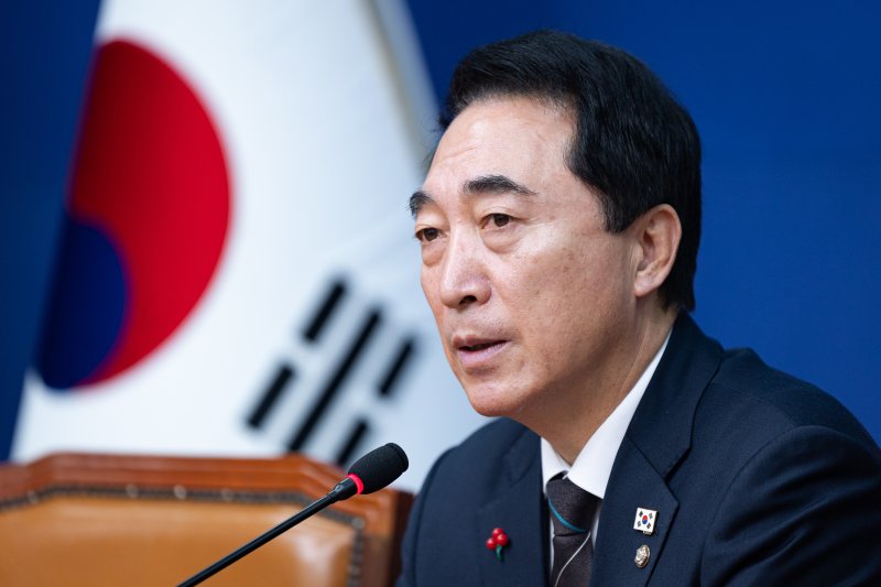 박수현 더불어민주당 수석대변인이 14일 서울 여의도 국회에서 기자간담회를 열고 모두 발언을 하고 있다. 2025.12.14/뉴스1 ⓒ News1 유승관 기자