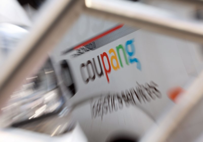 14일 서울의 한 쿠팡 차고지에 배송 트럭이 주차돼 있다. 연합뉴스