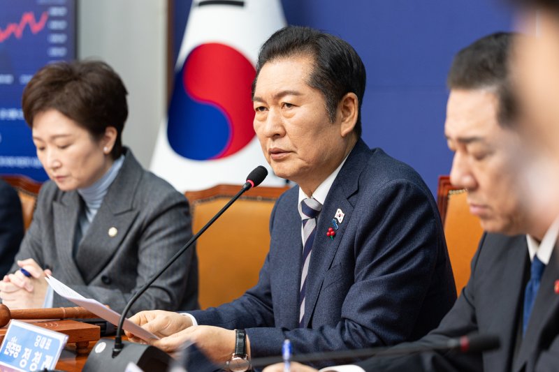 정청래 더불어민주당 대표가 12일 서울 여의도 국회에서 열린 최고위원회의에서 모두발언하고 있다. 2025.12.12/뉴스1 ⓒ News1 이승배 기자