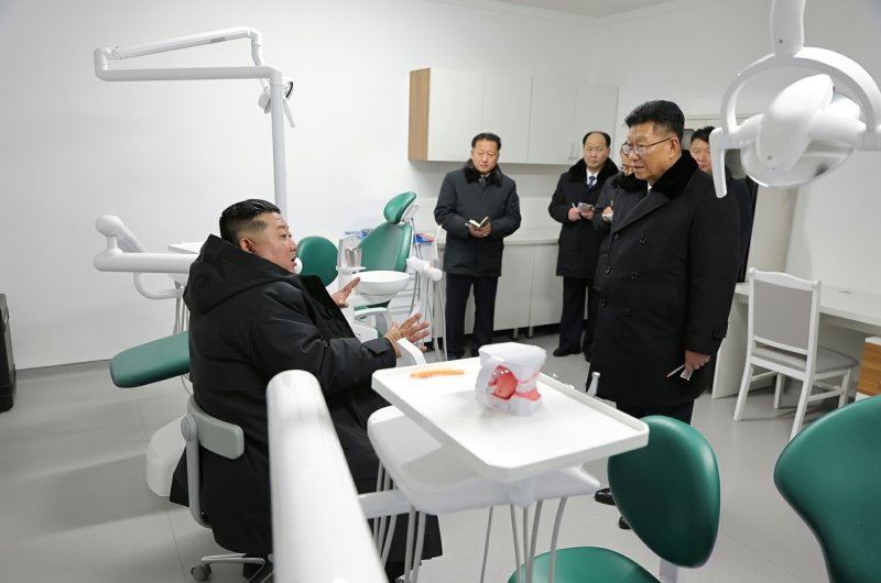 (평양 노동신문=뉴스1) = 북한 노동당 기관지 노동신문은 전날인 13일 구성시 병원 준공식이 김정은 당 총비서의 참석하에 성대히 진행됐다고 14일 보도했다. [국내에서만 사용가능. 재배포 금지. DB 금지. For Use Only in the Republic of Korea. Redistribution Prohibited] rodongphoto@news1.kr