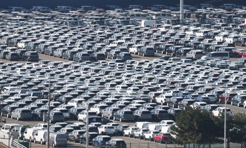 4일 경기 평택시 포승읍 평택항에 수출용 차량이 세워져 있다. 2025.12.4/뉴스1 ⓒ News1 김영운 기자