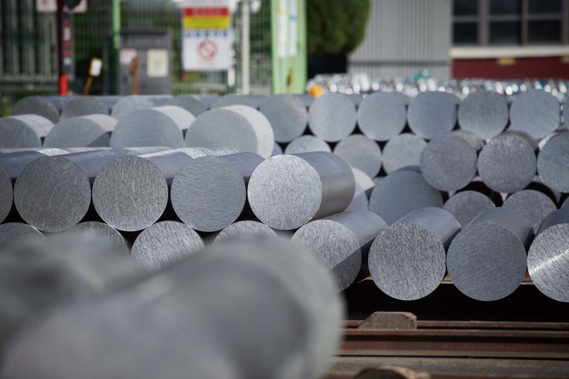 세아항공방산소재의 고강도 알루미늄 소재가 적재돼 있다. 세아베스틸지주 제공