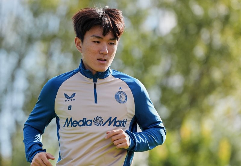 [서울=뉴시스] 네덜란드 프로축구 에레디비시 페예노르트 황인범. (사진=페예노르트 SNS 캡처) 2025.09.25. photo@newsis.com