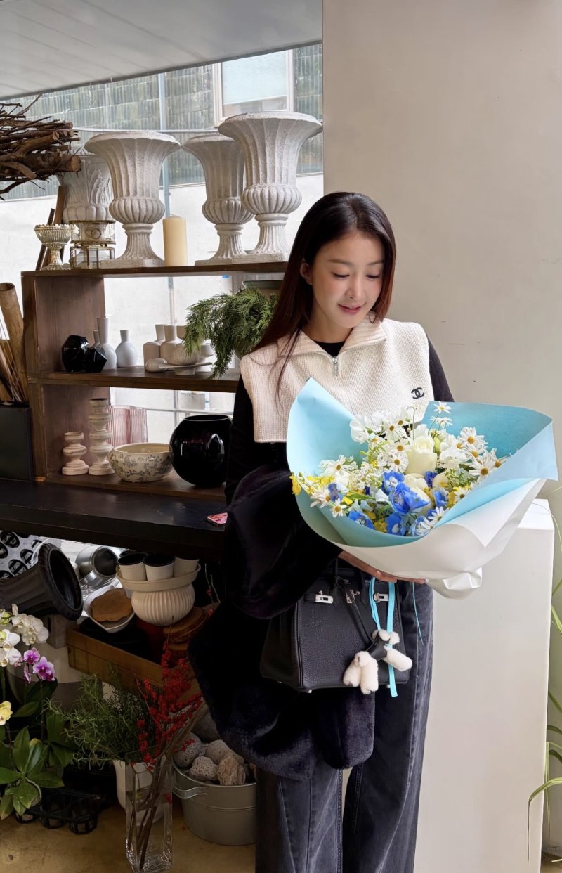 이혼 후 둘째 출산 이시영, 꽃다발 활짝 "얼마만이야"