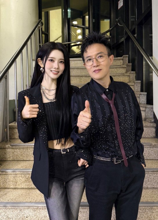 스테이씨 박시은, 父 박남정과 애틋 포옹 "아빠 고생 많았어요" [N샷]