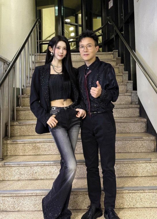 스테이씨 박시은, 父 박남정과 애틋 포옹 "아빠 고생 많았어요" [N샷]