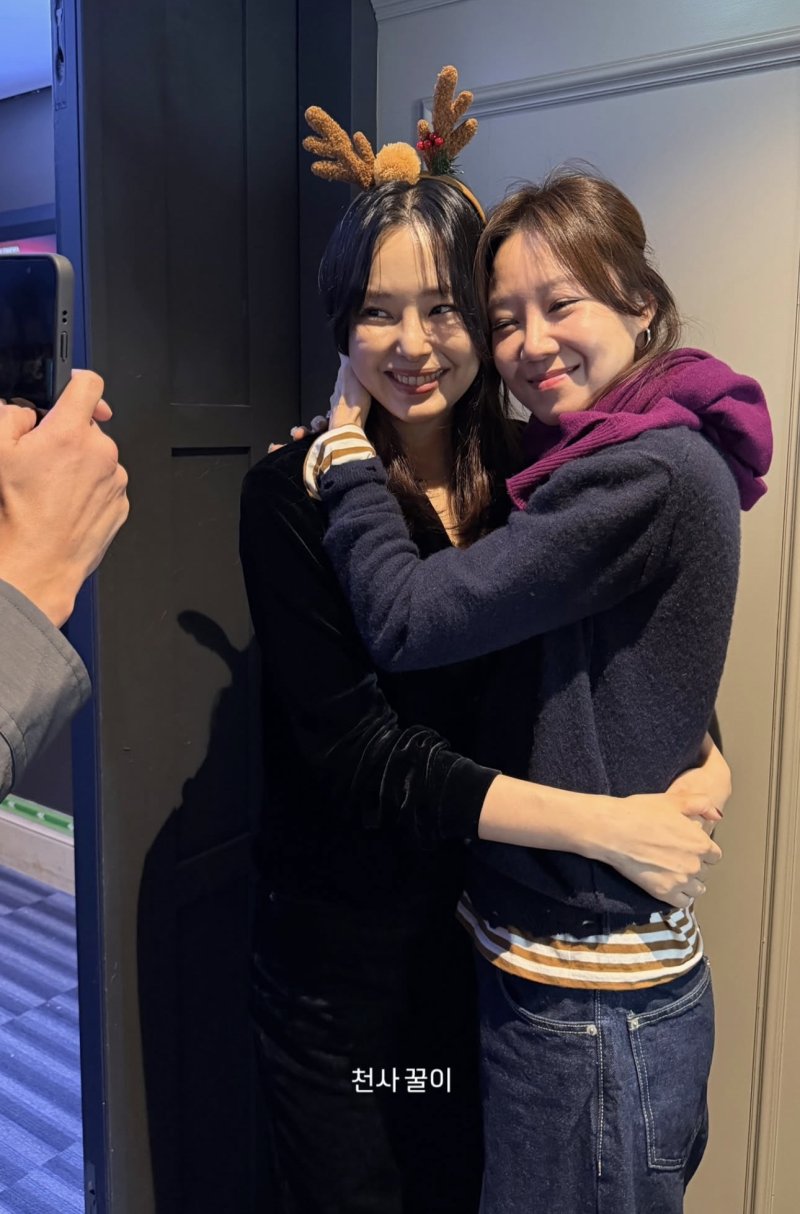 '케빈오♥' 공효진 애교 가득한 모습…캐주얼룩 소화