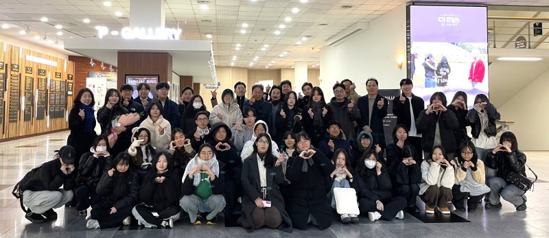 [대전=뉴시스] 배재대 디자인학부 학생들 기념촬영. (사진=배재대 제공) 2025.12.15. photo@newsis.com *재판매 및 DB 금지