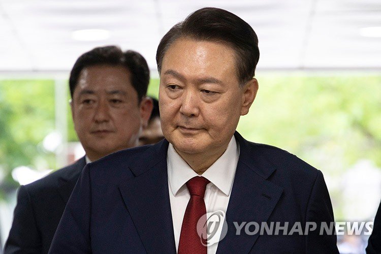 법원 출석하는 윤석열 전 대통령 (출처=연합뉴스)