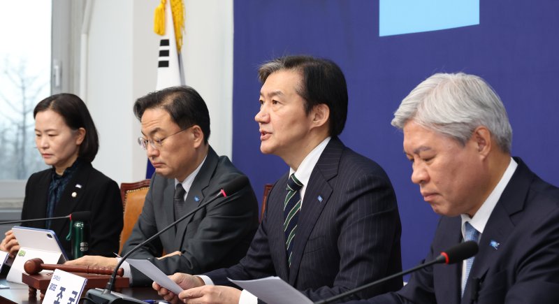 [서울=뉴시스] 김금보 기자 = 조국 조국혁신당 대표가 지난 11일 서울 여의도 국회에서 열린 최고위원회의에서 발언을 하고 있다. 2025.12.11. kgb@newsis.com