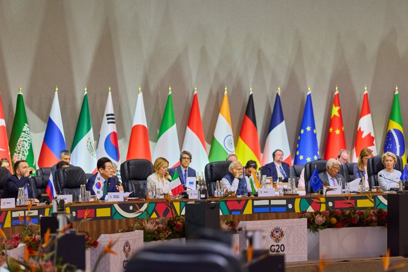 [요하네스버그=뉴시스] 최동준 기자 = 이재명 대통령이 23일(현지 시간) 남아프리카공화국 요하네스버그 엑스포 센터에서 열린 G20 정상회의 제3세션에서 발언하고 있다. (공동취재) 2025.11.23. photocdj@newsis.com