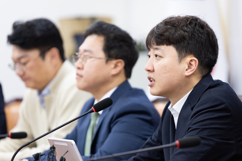 이준석 개혁신당 대표가 16일 서울 여의도 국회에서 열린 최고위원회의에서 모두 발언을 하고 있다. 2025.10.16/뉴스1 ⓒ News1 유승관 기자