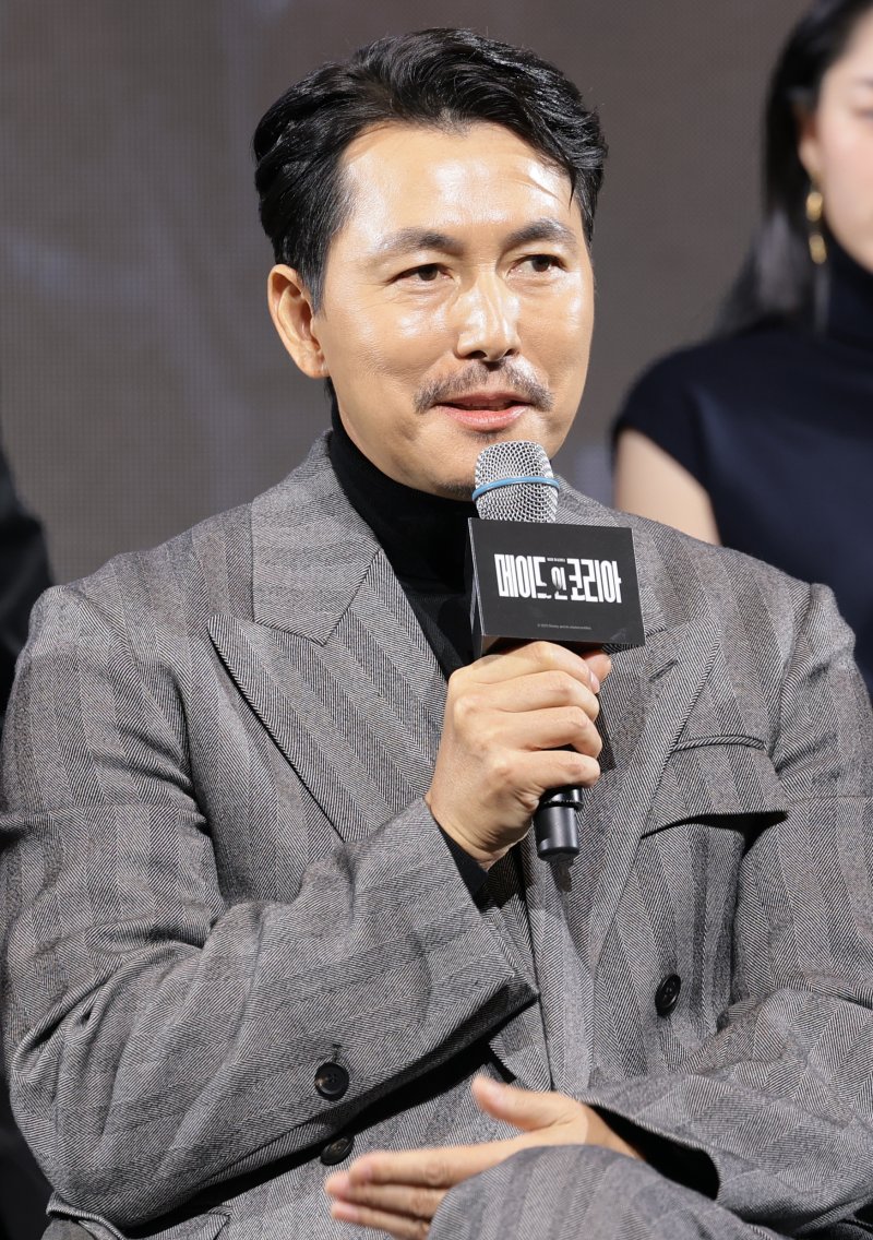 배우 정우성이 15일 서울 강남구 그랜드 인터컨티넨탈 파르나스에서 진행된 디즈니+ 오리지널 시리즈 '메이드 인 코리아' 제작발표회에 참석해 취재진 질문에 답하고 있다. ⓒ News1 권현진 기자