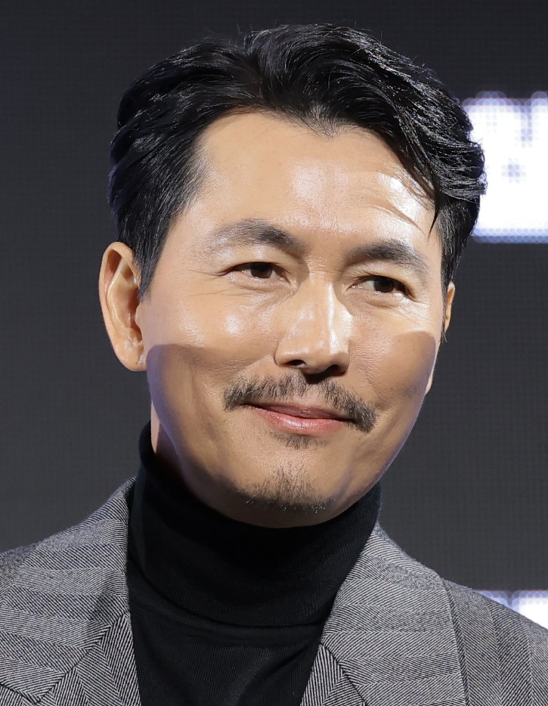 배우 정우성이 15일 서울 강남구 그랜드 인터컨티넨탈 파르나스에서 진행된 디즈니+ 오리지널 시리즈 '메이드 인 코리아' 제작발표회에 참석해 미소를 짓고 있다. ⓒ News1 권현진 기자