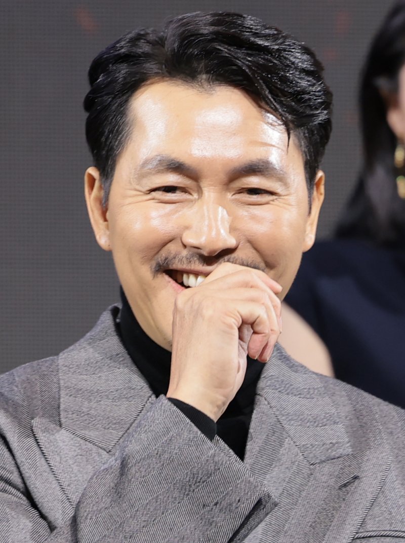 배우 정우성이 15일 서울 강남구 그랜드 인터컨티넨탈 파르나스에서 진행된 디즈니+ 오리지널 시리즈 '메이드 인 코리아' 제작발표회에 참석해 미소를 짓고 있다. ⓒ News1 권현진 기자