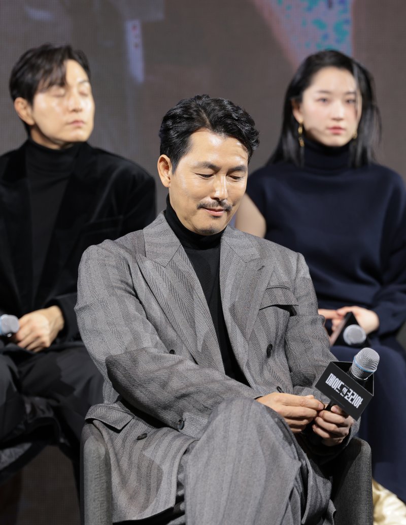 배우 정우성이 15일 서울 강남구 그랜드 인터컨티넨탈 파르나스에서 진행된 디즈니+ 오리지널 시리즈 '메이드 인 코리아' 제작발표회에 참석해 가족관계 변화에 대한 질문을 받고 있다. ⓒ News1 권현진 기자