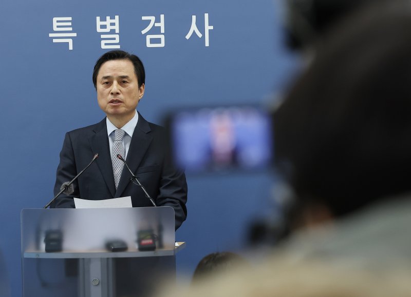 조은석 특별검사가 15일 서울 서초구 서울고검 기자실에서 12·3 비상계엄 사태 관련 내란·외환 사건 최종 수사 결과를 발표하고 있다. (공동취재) 2025.12.15/뉴스1 ⓒ News1 박지혜 기자