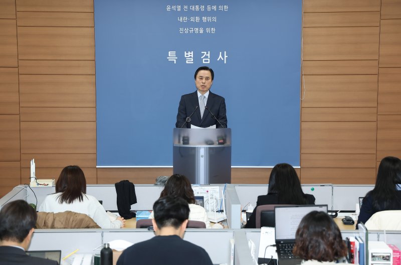 조은석 특별검사가 15일 서울 서초구 서울고검 기자실에서 12·3 비상계엄 사태 관련 내란·외환 사건 최종 수사 결과를 발표하고 있다. (공동취재) 2025.12.15/뉴스1 ⓒ News1 박지혜 기자