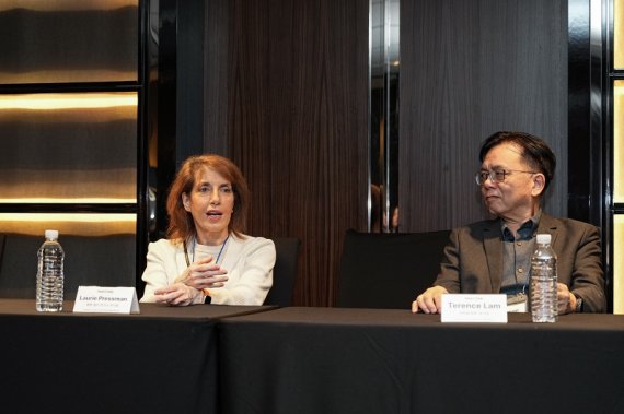 팬톤 올해의 컬러 2026 (Color of the Year 2026) 사진