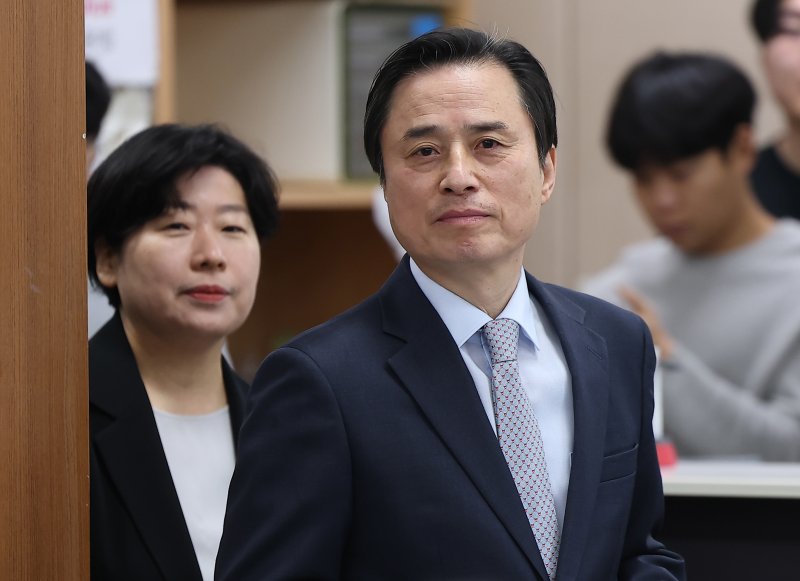 [서울=뉴시스] 이영환 기자 = 조은석 내란특검이 15일 오전 서울 서초구 서울고등검찰청에 마련된 내란특검에서 열린 12·3 비상계엄 관련 내란·외환 혐의 수사 결과 발표에 참석하고 있다. (공동취재) 2025.12.15. photo@newsis.com