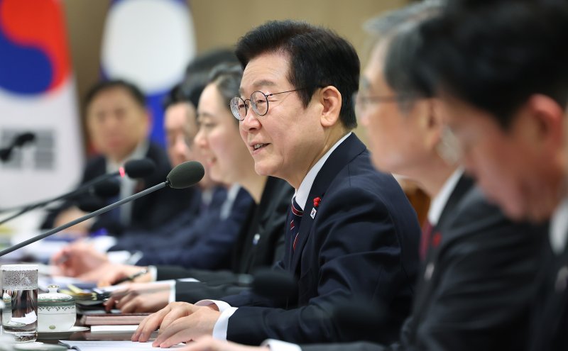 [서울=뉴시스] 최동준 기자 = 이재명 대통령이 15일 서울 용산 대통령실에서 열린 통룬 시술릿 라오스 국가주석과 한-라오스 정상회담에서 발언하고 있다. (대통령실통신사진기자단) 2025.12.15. photocdj@newsis.com