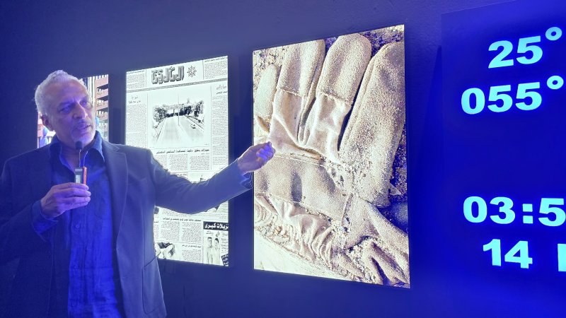 모하메드 카짐(Mohammed Kazem)이 2년에 걸쳐 진행된 프로젝트로 '창 2003–2005' 작품을 소개하고 있다. 2025.12.15. hyun@newsis.com *재판매 및 DB 금지