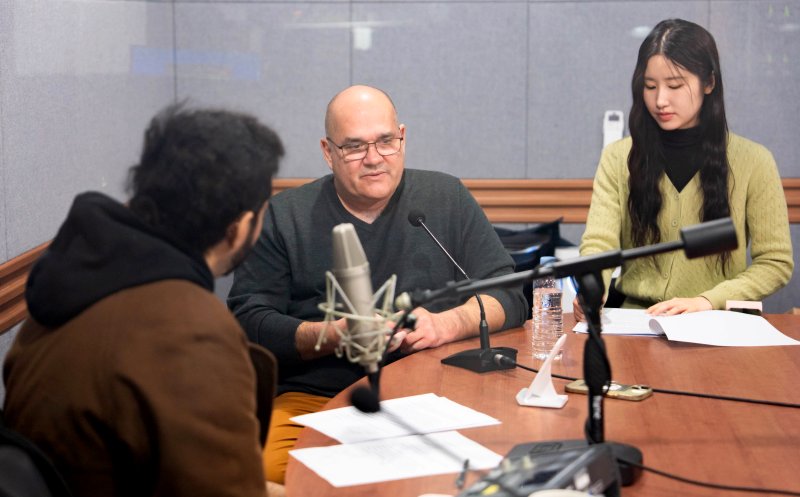 [광주=뉴시스] 글로벌광주방송, 한강 작가 노벨문학상 수상 1주년 기념 특집 프로그램 '소년, 광장에 서다' 방송. (사진=광주시청 제공). photo@newsis.com *재판매 및 DB 금지