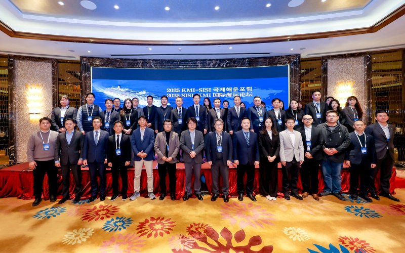 [부산=뉴시스] 10일 중국 상하이 밀레니엄 홍차오호텔에서 한국해양수산개발원(KMI)과 상하이국제해운연구중심(SISI)의 공동 국제해운포럼이 진행되고 있다. (사진=KMI 제공) 2025.12.10. photo@newsis.com *재판매 및 DB 금지